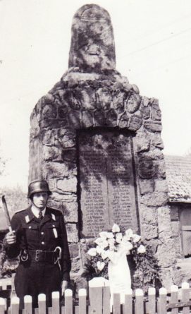 Ehrenmal alt